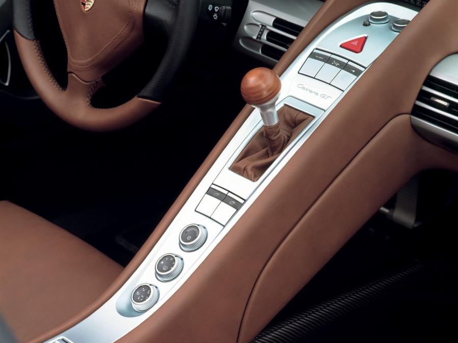  Porsche Carrera GT 2004 года  (фото 26 из 77)